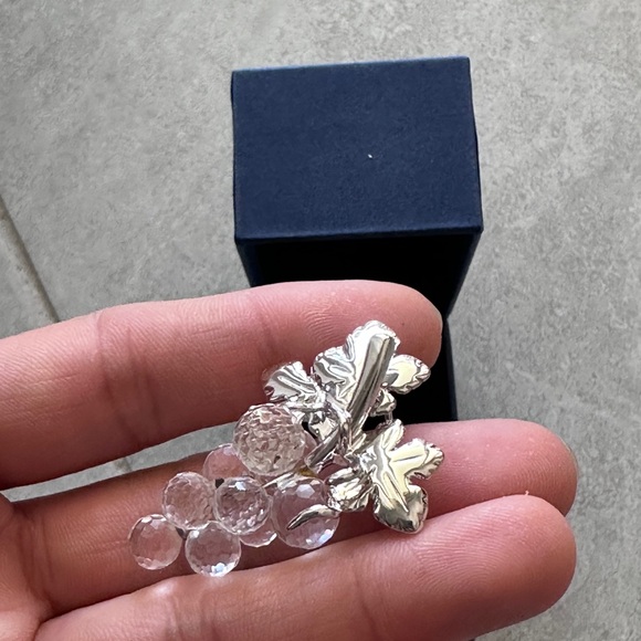 Moving Sale | Swarovski brooch pin transparent grape excellent in original box - Picture 6 of 14